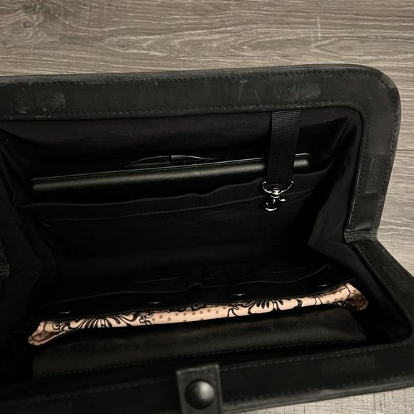 Petunia Pickle Bottom Baby Diaper Bag Pink Parisian Pansy Cross Town Clutch - Picture 10 of 16